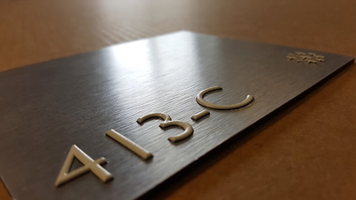 Room signage Photo