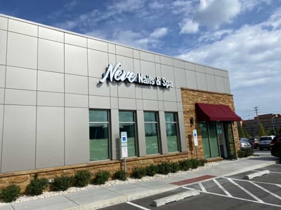 Neve Nails & Spa signage Photo