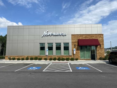 Neve Nails & Spa signage Photo
