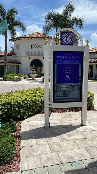 Digital Screens Photo