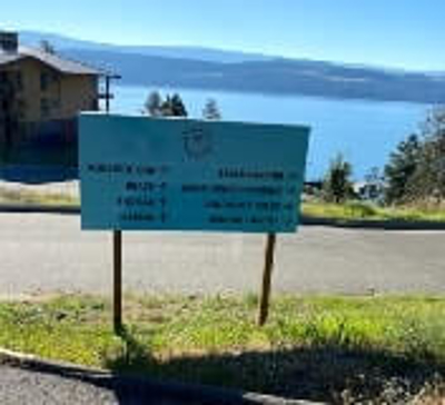 Directional signage on the beach Photo