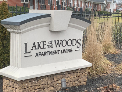 Lake woods apartment signage Photo