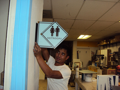 Restroom sign Photo
