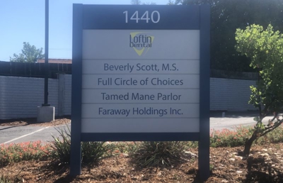 directional signage Photo