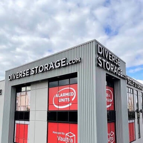 Diverse Storage custom window graphics in red