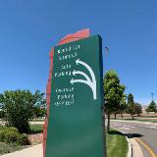 Airport wayfind sign on the side of the road