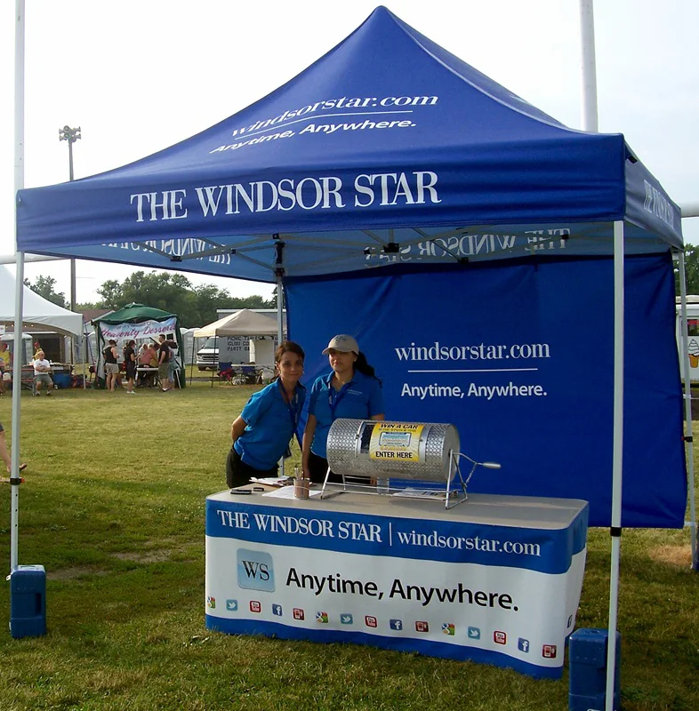 Exhibitor & Booth Displays: Custom printed event tents, logo table throws, tabletop signs and flags tailored to maximize sponsor and vendor visibility.